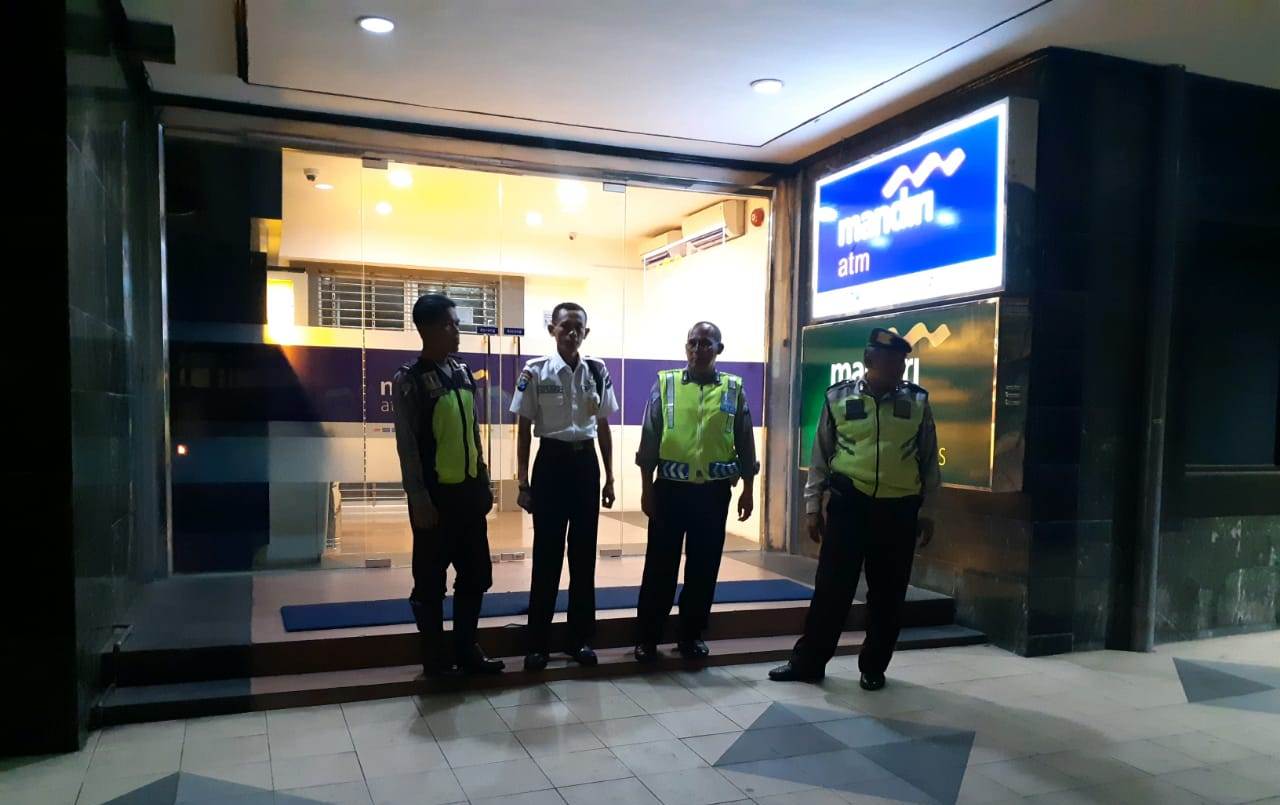 Antisipasi Kerawanan, Polsek Pabean Cantikan Gelar Patroli Rutin di Malam Hari
