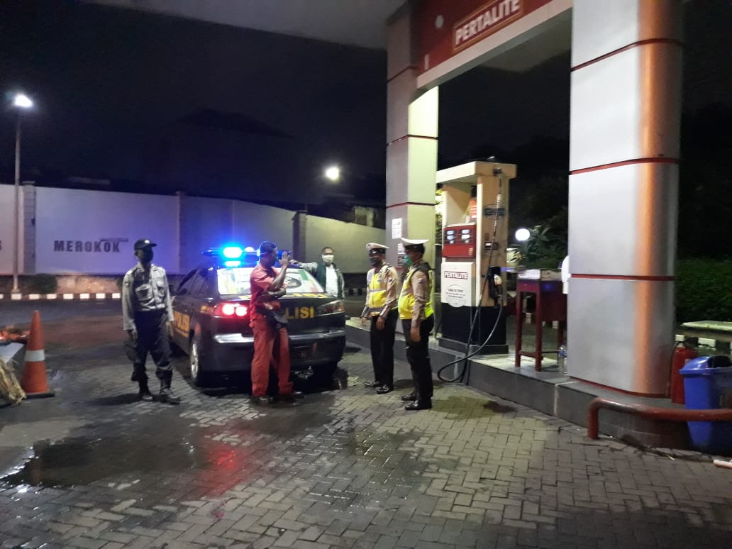 Patroli SPBU, Polsek Asemrowo Titip Pesan Waspada Uang Palsu