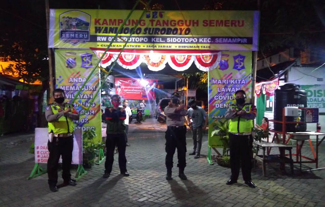 Polsek Semampir Patroli Malam di Kampung Tangguh, Antisipasi Kerawanan & Pantau Protokol Kesehatan