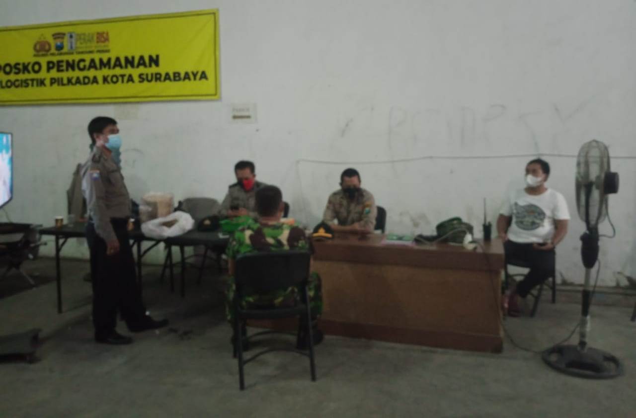 Polsek Kenjeran Lakukan Penjagaan Gudang KPU, Cegah Pencurian Logistik Pilwali