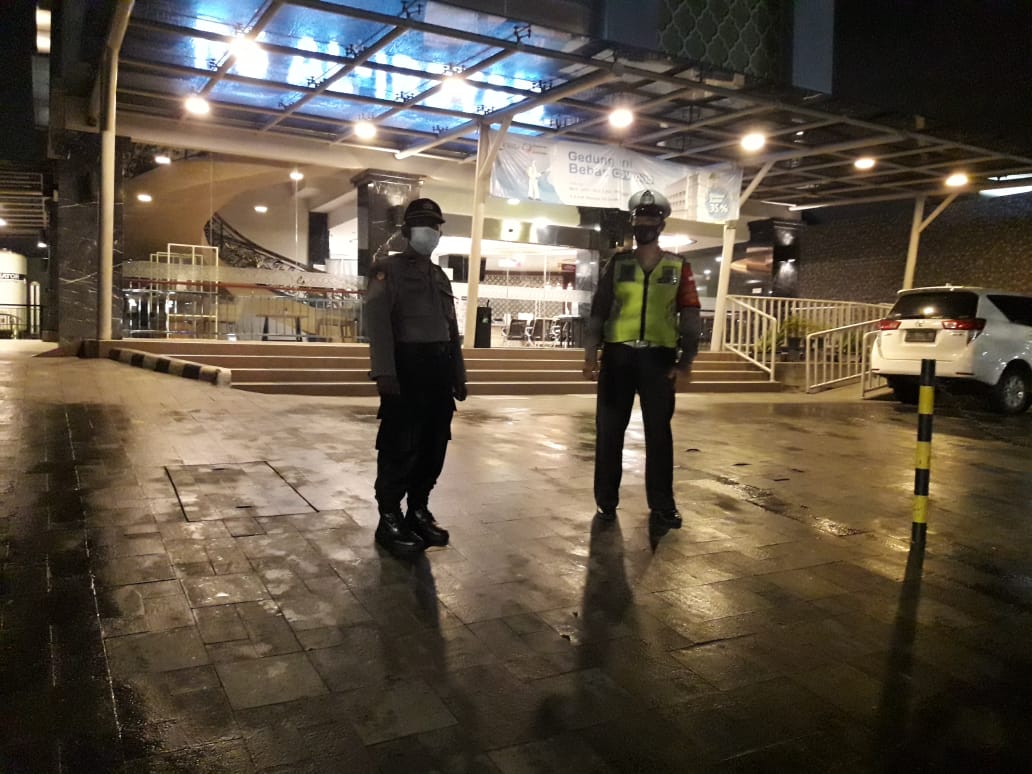 Polsek Pabean Cantikan Patroli Malam di Rumah Sakit Al Irsyad, Antisipasi Pengambilan Paksa Jasad Pasien Covid-19