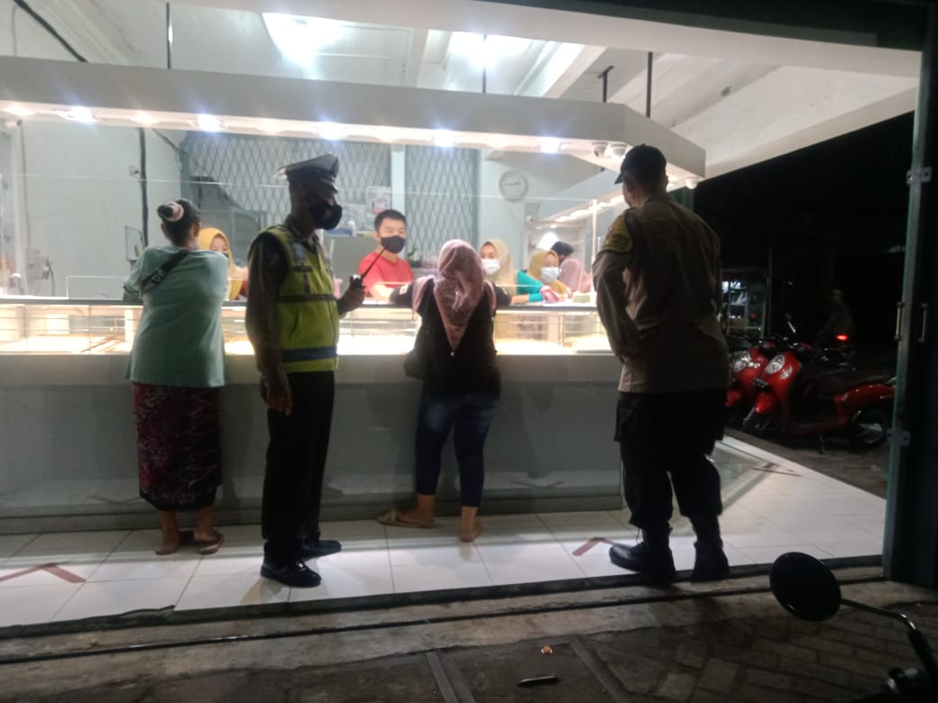 Polsek Pabean Cantikan Lakukan Patroli di Pasar Baban, Sambang Toko Emas Untuk Sampaikan Pesan Waspada Kriminalitas