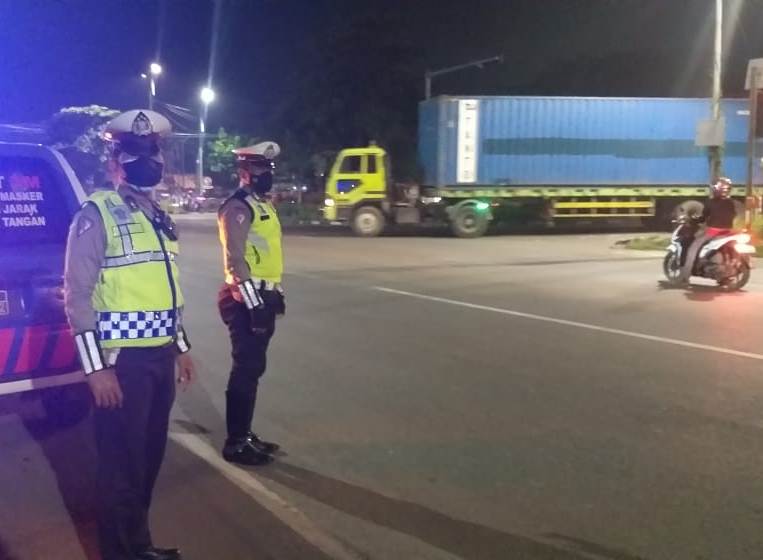 Polsek Asemrowo Gelar Patroli Mobile Ciptakan Rasa Aman Pada Masyarakat