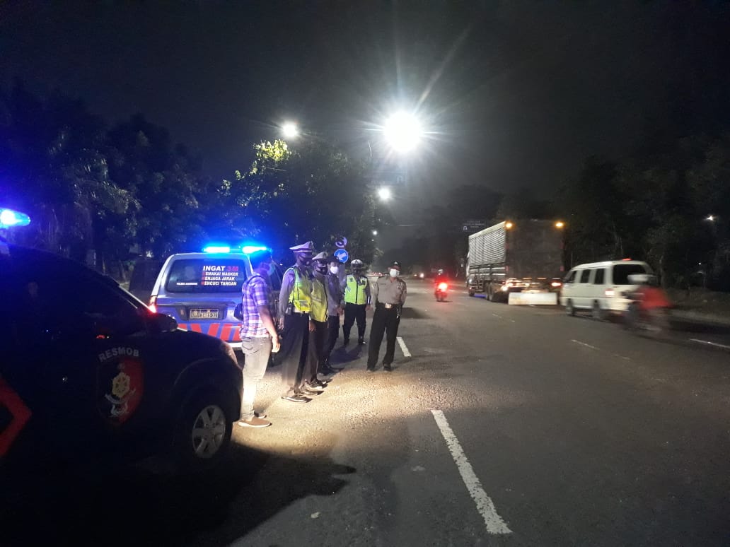 Polsek Asemrowo Gelar Patroli Mobile, Ciptakan Rasa Aman Masyarakat di Malam Hari