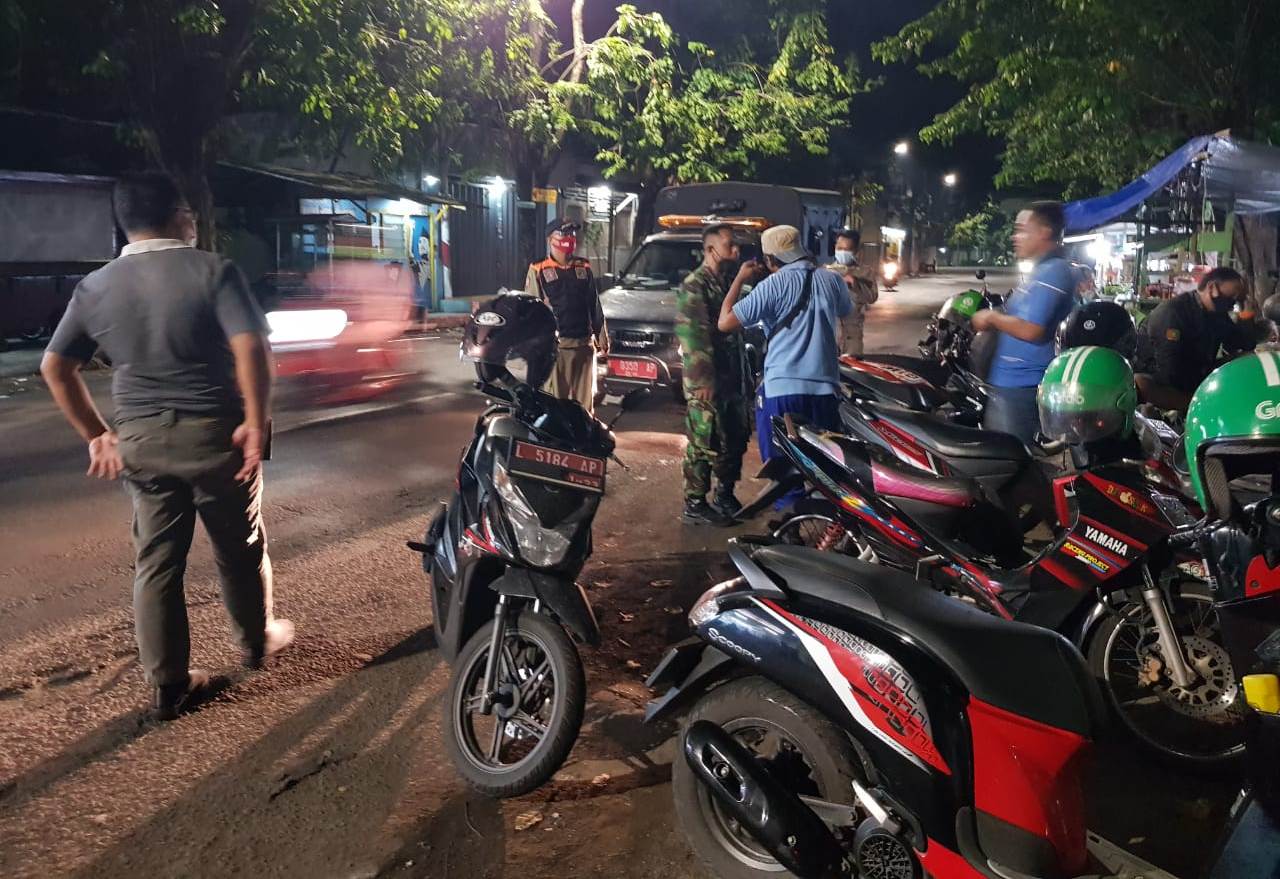 Polsek Pabean Cantikan Lakukan Operasi Penertiban Masker Mobile Bersama Satpol PP & Koramil, Tekan Penyebaran Covid-19