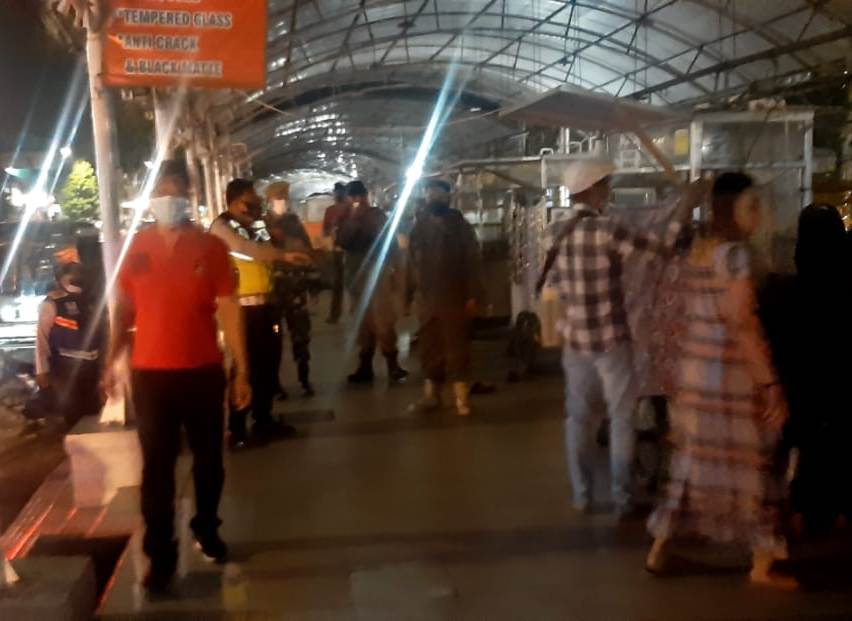 Putus Penyebaran Covid-19, Polsek Semampir Rutin Lakukan Operasi Jam Malam Sesuai Penerapan PPKM Darurat