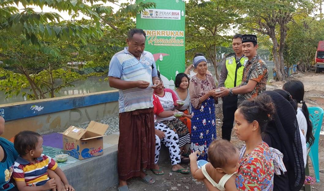 Gelar Cangkrukan Ramadhan, Polsek Pabean Cantikan Sosialisasi SPKT Door To Door