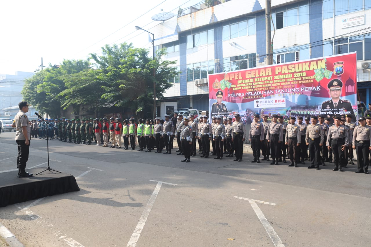Kapolres Tanjung Perak Pimpin Apel Gelar Pasukan, Persiapan Operasi Ketupat Semeru 2019