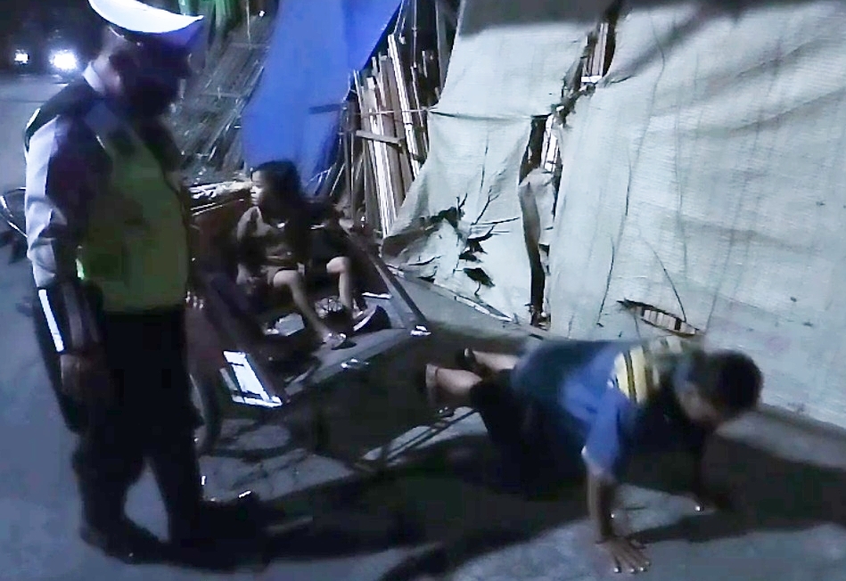 Polsek Asemrowo Lakukan Operasi Penertiban Masker Mobile Bareng Satpol PP & Linmas