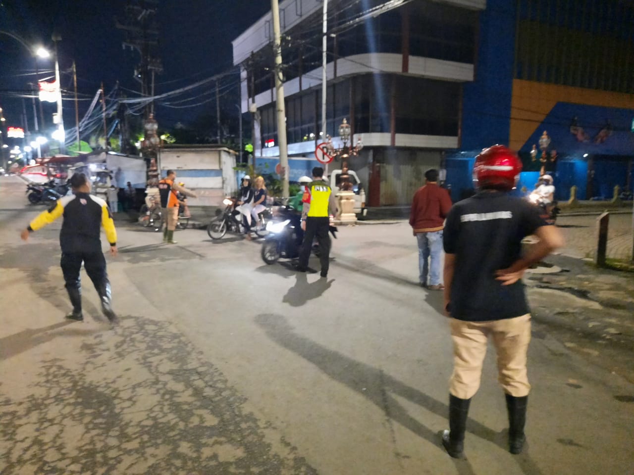 Polsek Pabean Cantikan Lakukan Razia Masker Mobile di Jalan Stasiun Kota & Jalan Bunguran