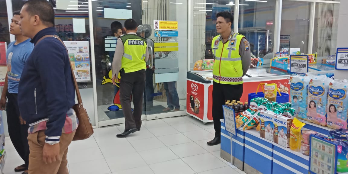 Patroli Mini Market, Sambil Titip Pesan Waspadai Pengunjung