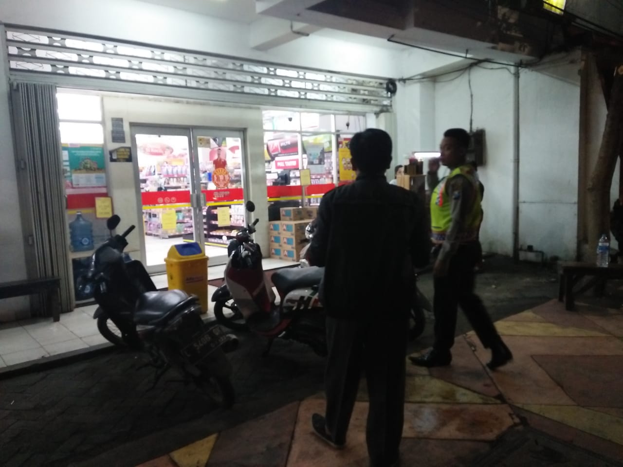 Polsek Semampir Patroli Mini Market, Dalam Rangka Harkamtibmas