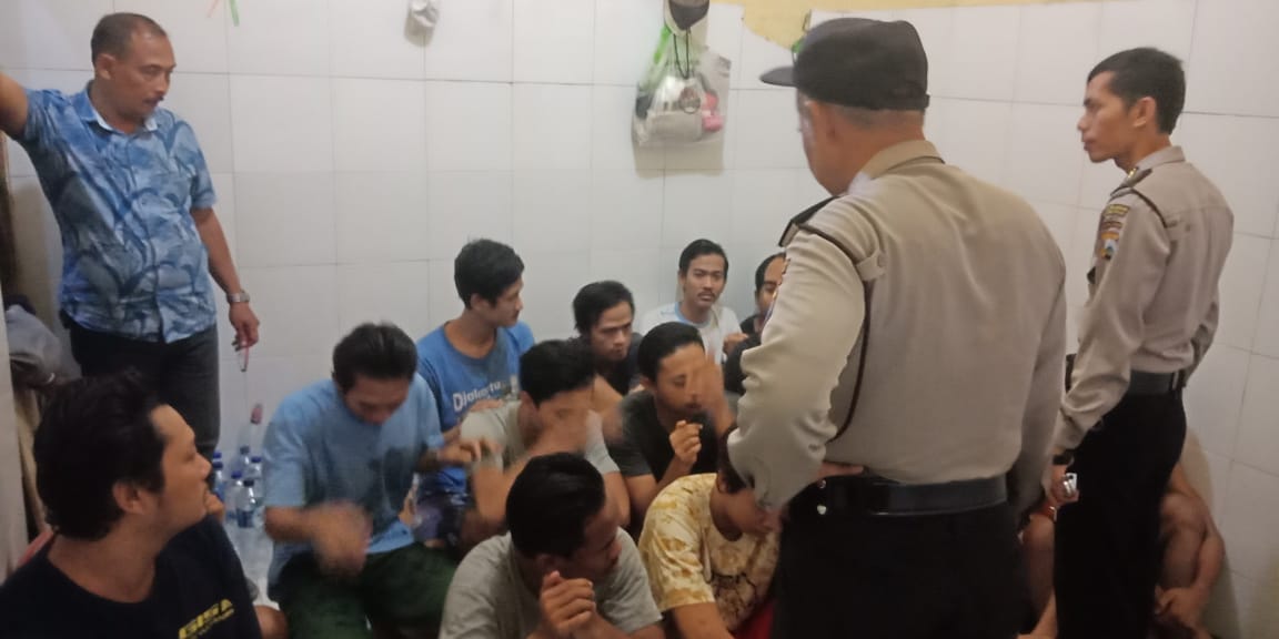 Polsek Asemrowo Lakukan Pengecekan Rutin Tahanan Usai Apel Pagi