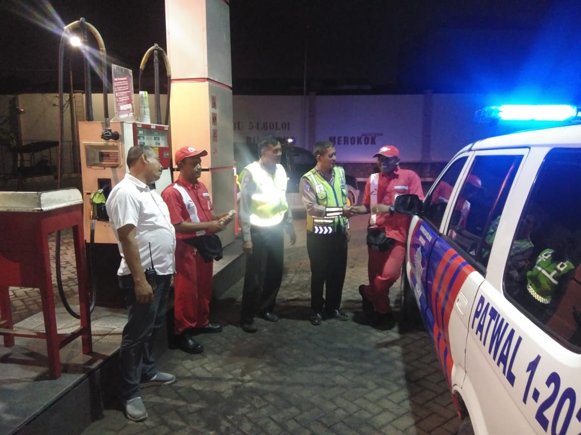 Polsek Asemrowo Gelar Patroli di SPBU, Antisipasi 3C & Peredaran Uang Palsu