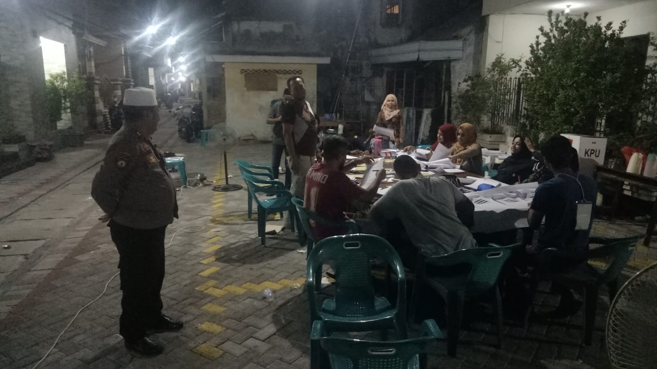 Babinkamtibmas Ampel Kawal Pelaksanaan Penghitungan Suara
