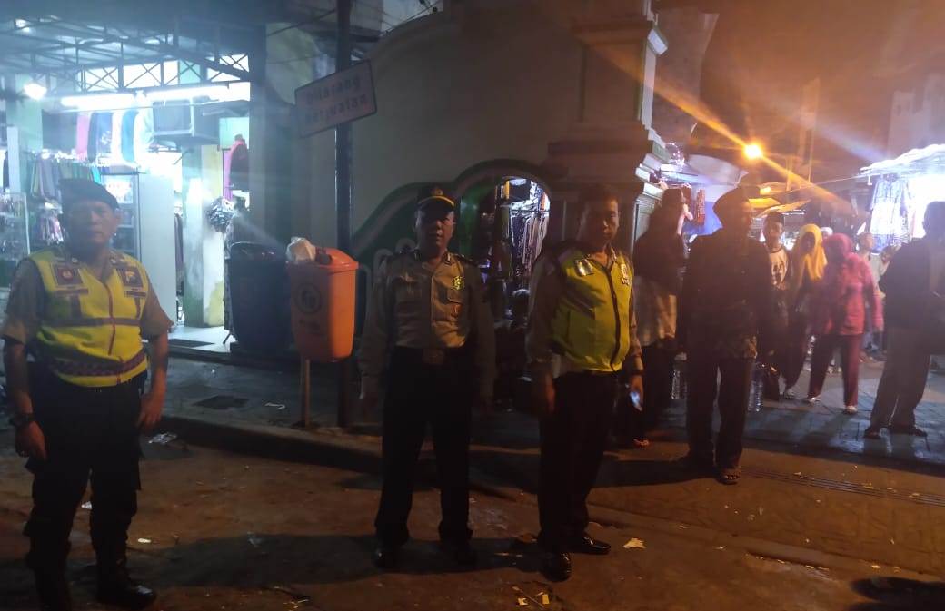Polsek Semampir Pantau Keamanan di Wisata Religi Ampel