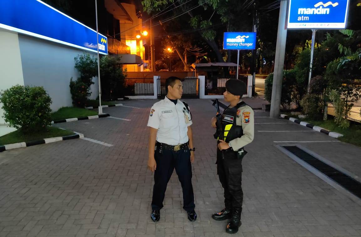 Satsabhara Polres Tanjung Perak Gelar Patroli Malam Kantor Bank, Antisipasi 3C