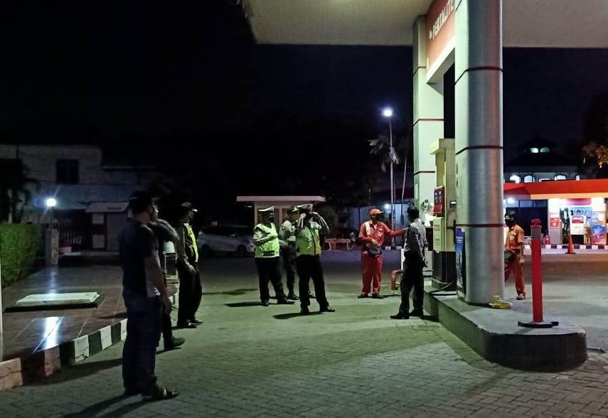 Patroli di SPBU Polsek Asemrowo Titip Pesan Waspada 3C & Penjarahan