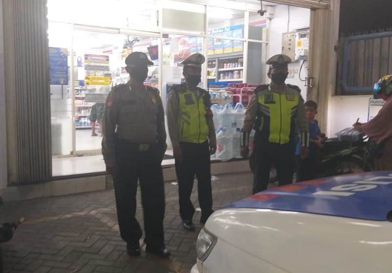 Polsek Asemrowo Patroli Malam di Mini Market, Antisipasi Kriminalitas 3C