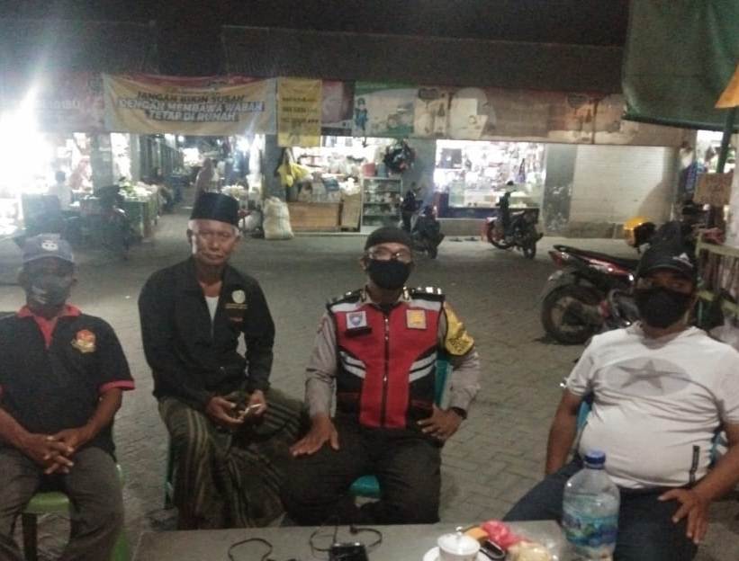 Babinkamtibmas Bulak Banteng Lakukan Patroli Malam di Pasar Bhineka , Antisipasi 3C