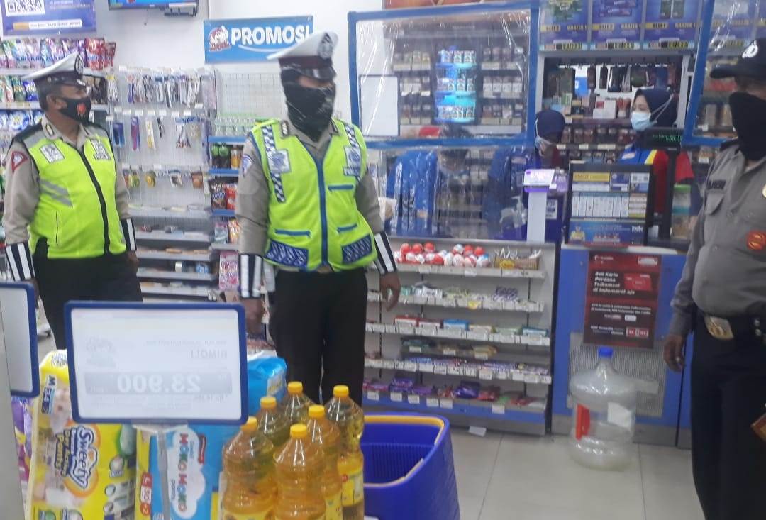 Polsek Asemrowo Gelar Patroli Malam di Mini Market, Antisipasi Pencurian