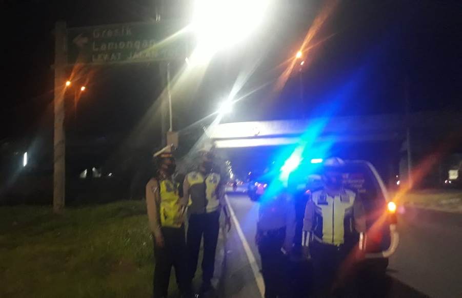 Ciptakan Rasa Aman, Polsek Asemrowo Lakukan Patroli Mobile Setiap Malam