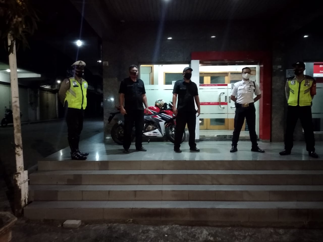 Polsek Pabean Cantikan Gelar Patroli Malam di Kantor Bank, Cegah Kriminalitas 3C