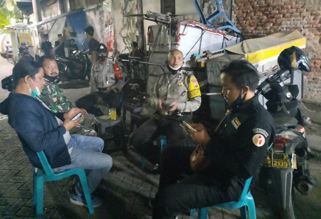 Polsek Pabean Cantikan Kawal Kampanye Dialogis Tim Sukses Cawali Nomor 1 di Jalan Kalimas Madya