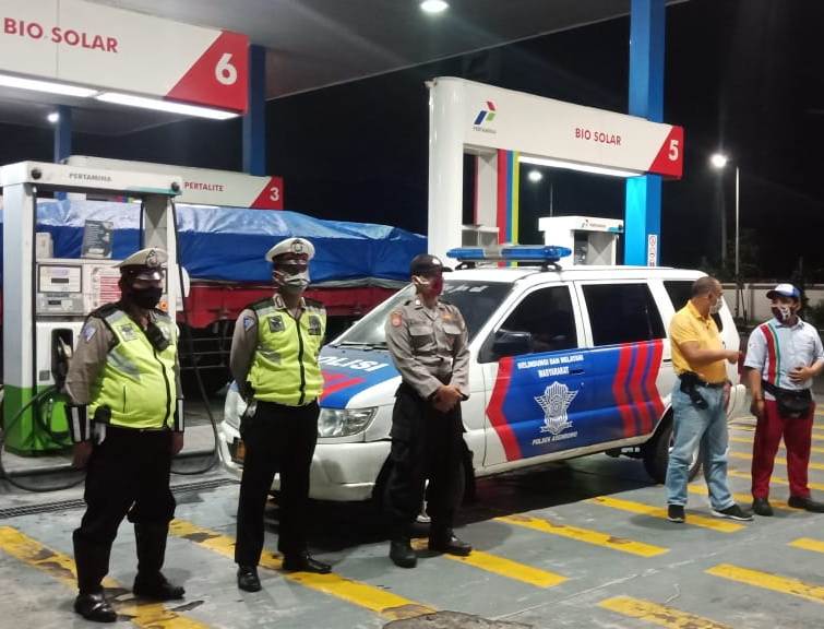 Polsek Asemrowo Gelar Patroli Malam di SPBU, Cegah Aksi 3C