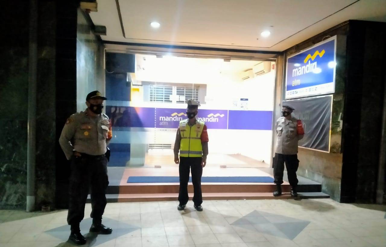 Personil Polsek Pabean Cantikan Sambang Kantor Bank Cegah Kriminalitas