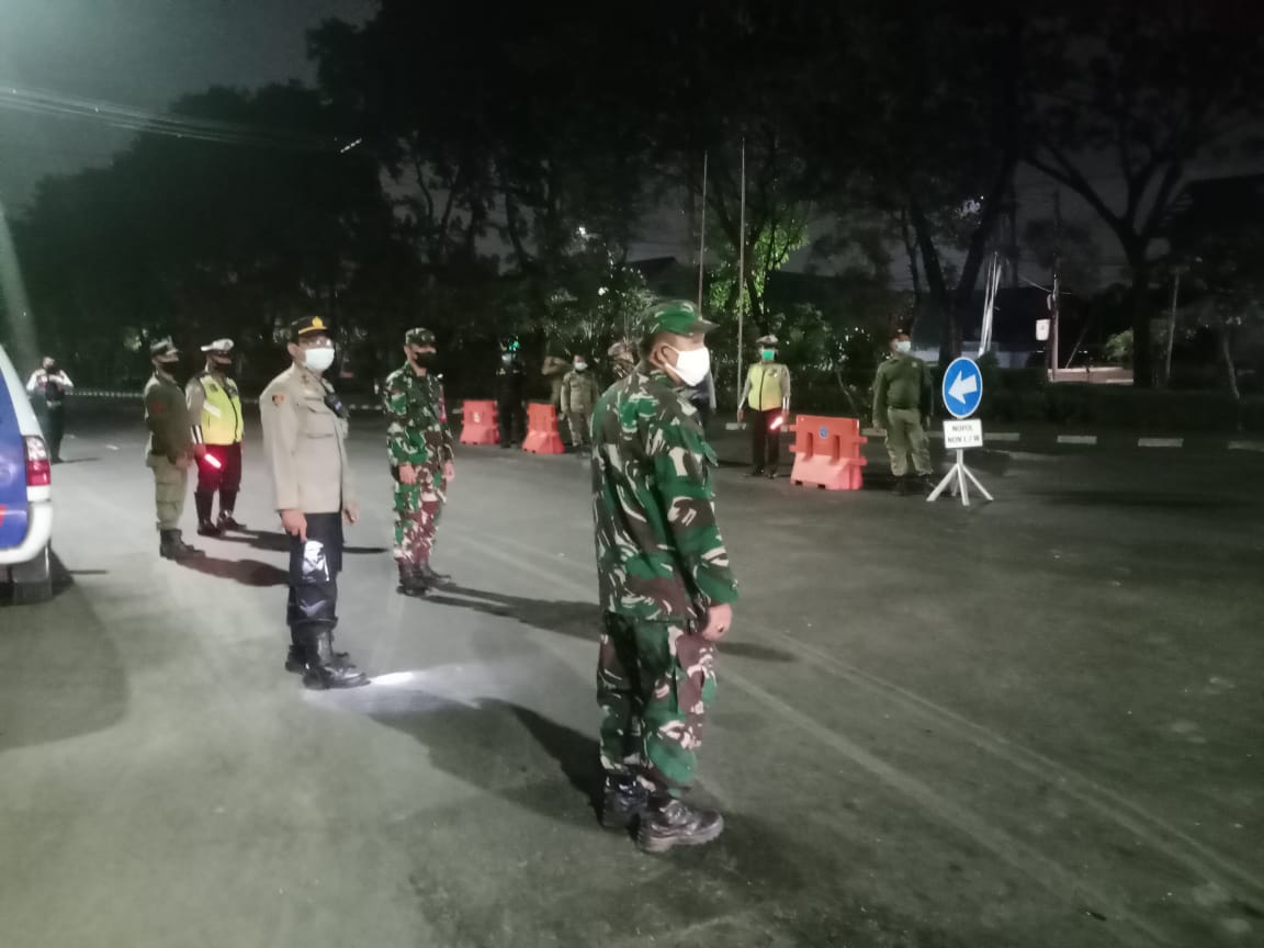 Polsek Asemrowo Gelar Penyekatan Kendaraan di Malam Hari, Cegah Mudik Lebaran