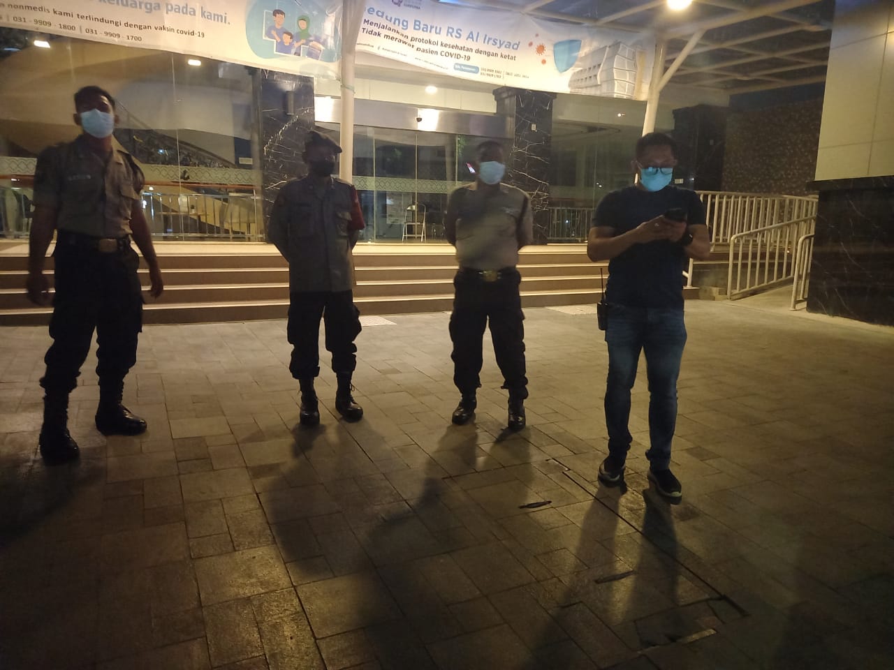 Patroli Rumah Sakit Al Irsyad, Polsek Pabean Cantikan Antisipasi Pengambilan Paksa Jasad Pasien Covid-19