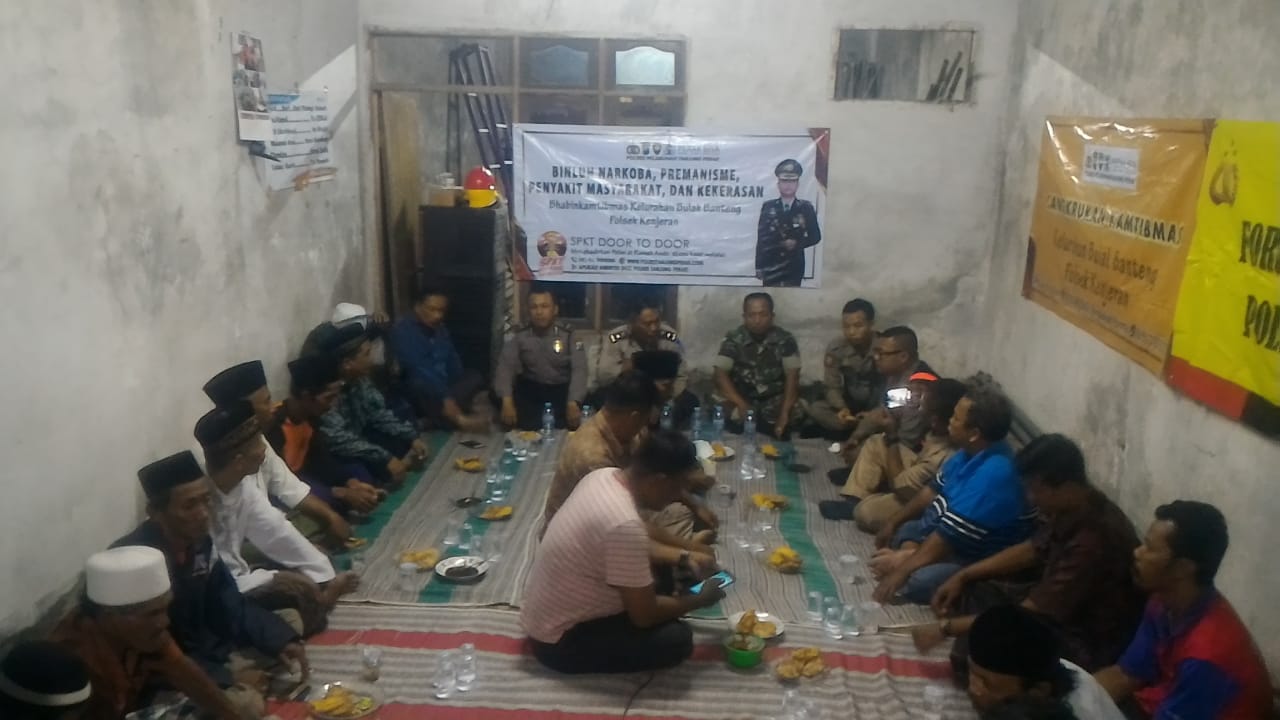 Polsek Kenjeran Gelar Cangkrukan Senin Militan Bersama Warga Bulak Banteng
