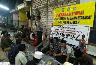 Polsek Kenjeran Sosialisasikan Program Unggulan di Acara Cangkrukan