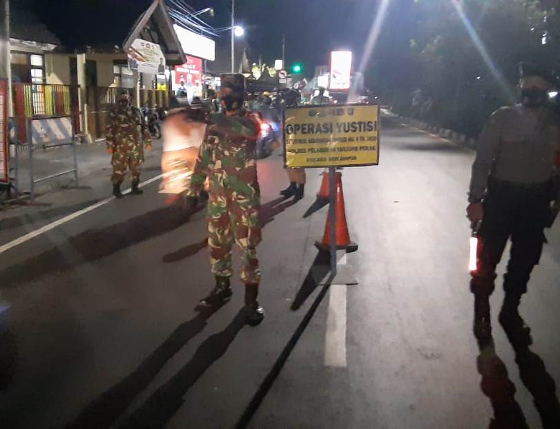 Polsek Semampir Bersama Satpol PP Lakukan Operasi Yustisi Protoko Kesehatan di Jalan Sultan Iskandar Muda