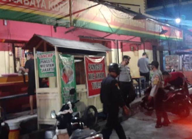 Bersama Satpol PP, Polsek Krembangan Lakukan Operasi Penertiban Masker di Warkop & Cafe