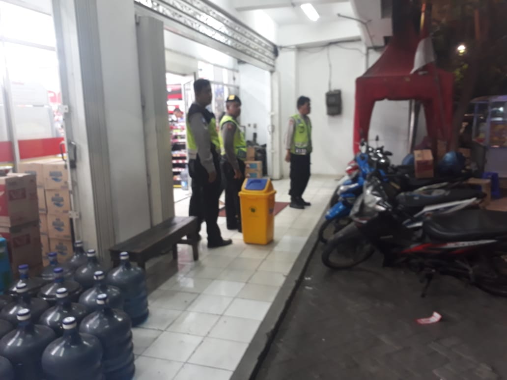 Unit Lantas & Unit Sabhara Polsek Semampir Patroli Minimarket Antisipasi Kriminal