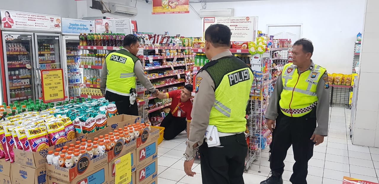 Polsek Semampir Patroli Malam Rutin Sambil Beri Pesan Kamtibmas