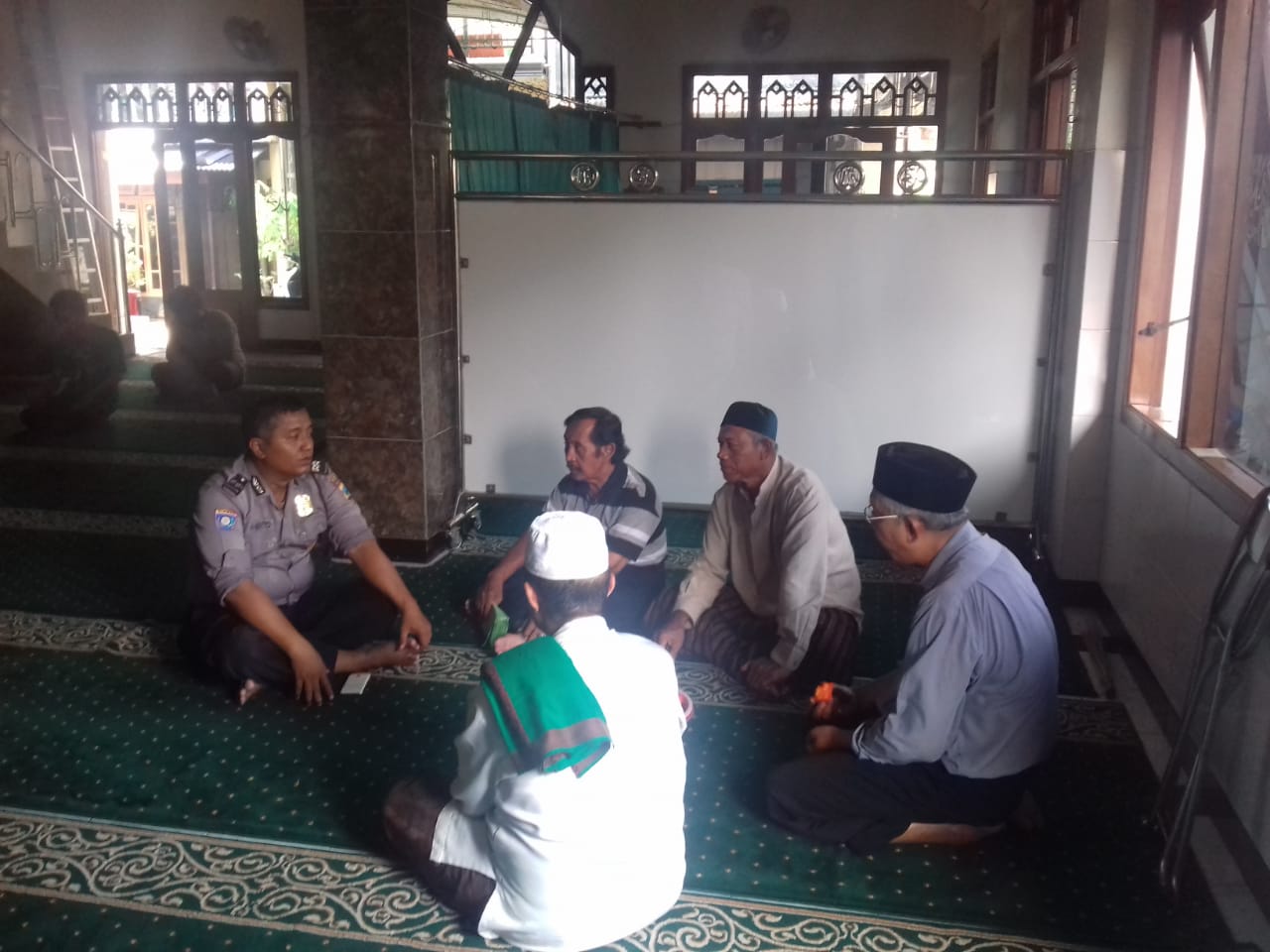 Rangkul Tokoh Agama, Babinkamtibmas Perak Utara Wujudkan Pemilu Damai