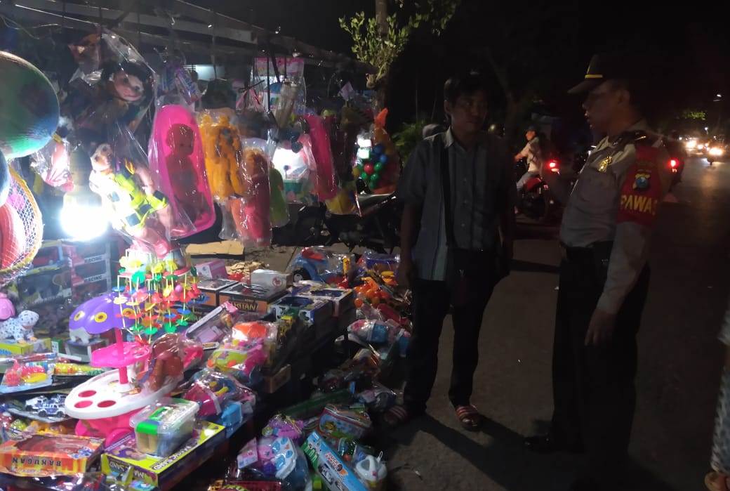 Panit Binmas Polsek Semampir Sampaikan Pesan Waspada Kriminalitas Ke PKL