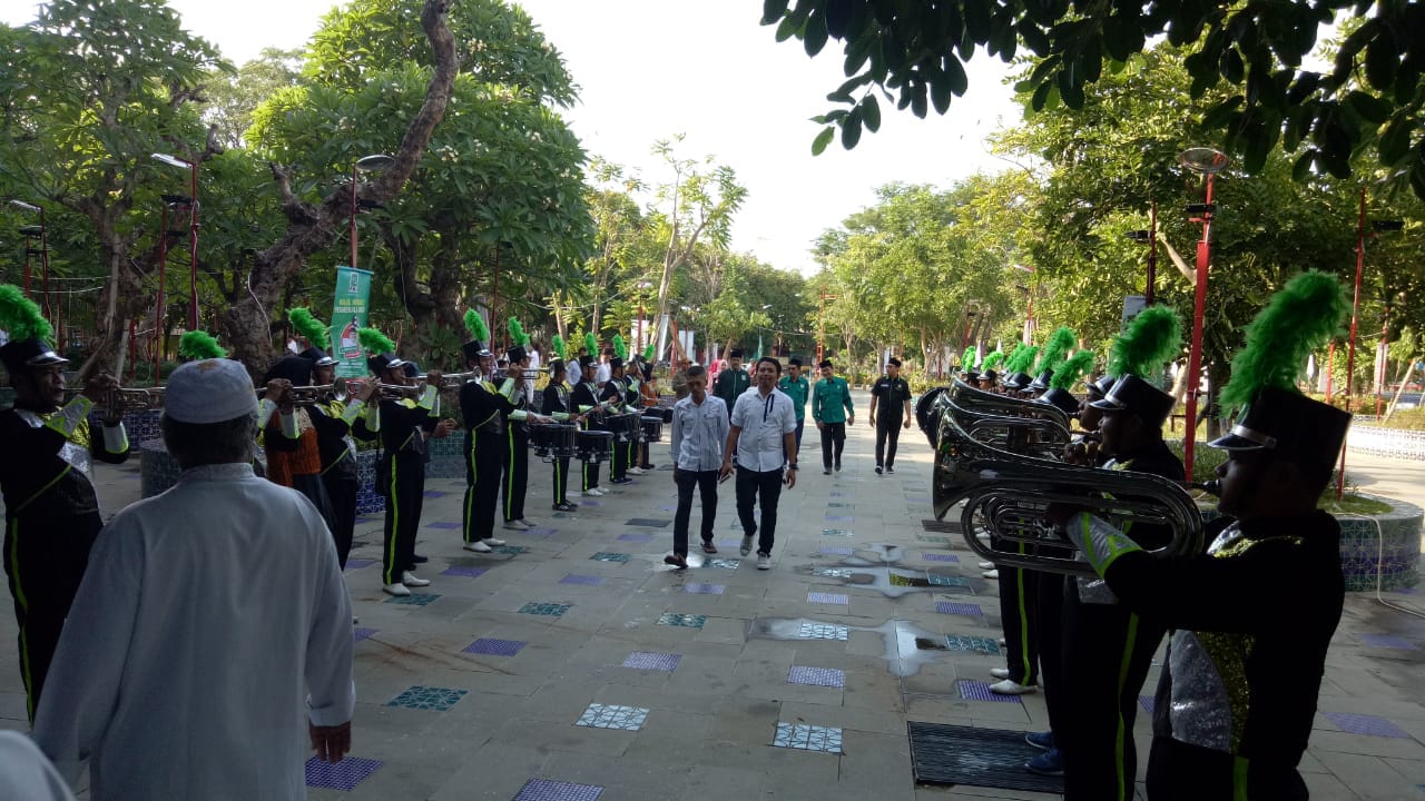 Cagub Nomor 2 Gelar Kampanye Terakhir di Pantai Kenjeran