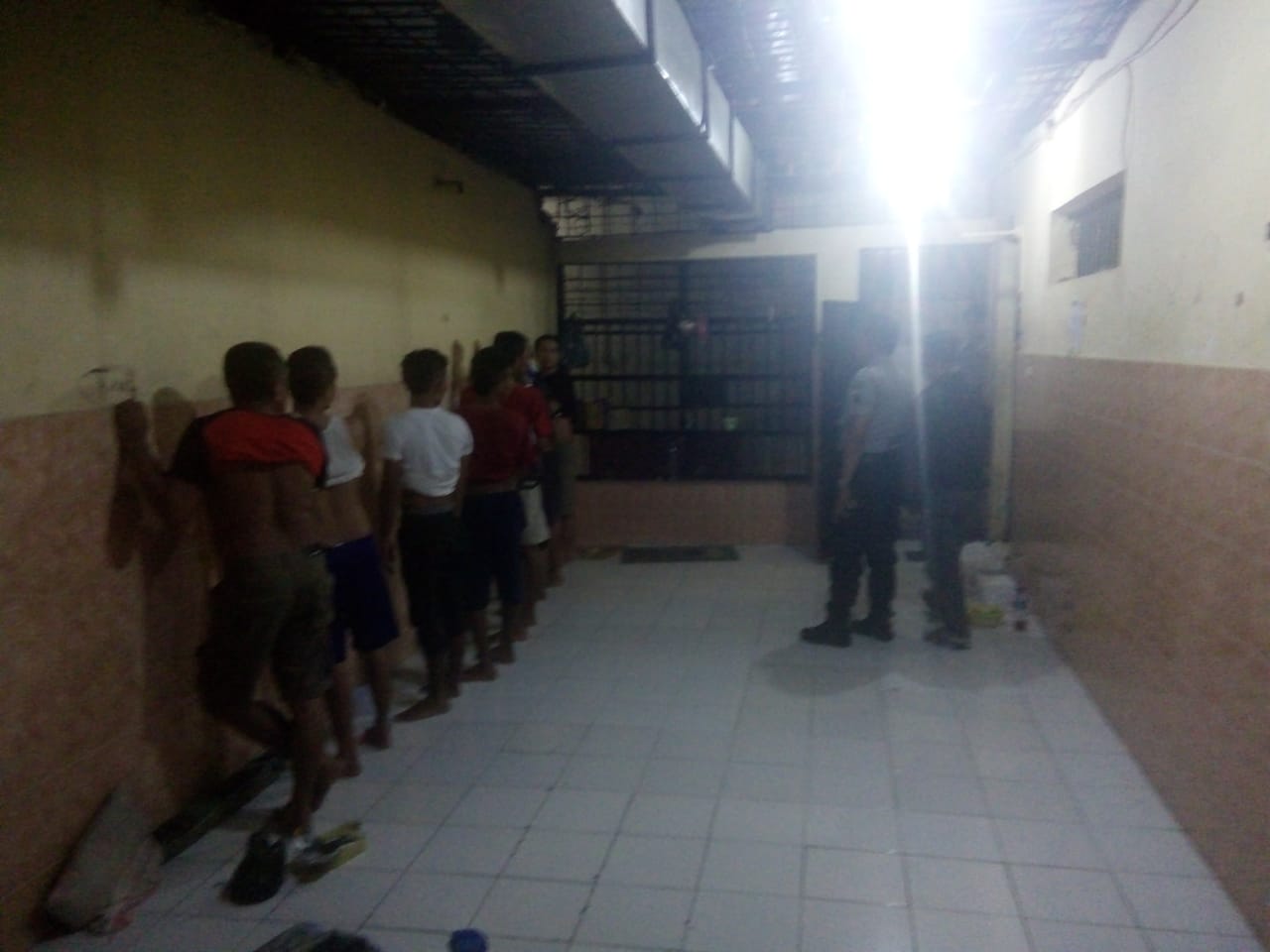 Polsek Krembangan Cegah Tahanan Kabur Melalui Pengecekan Rutin
