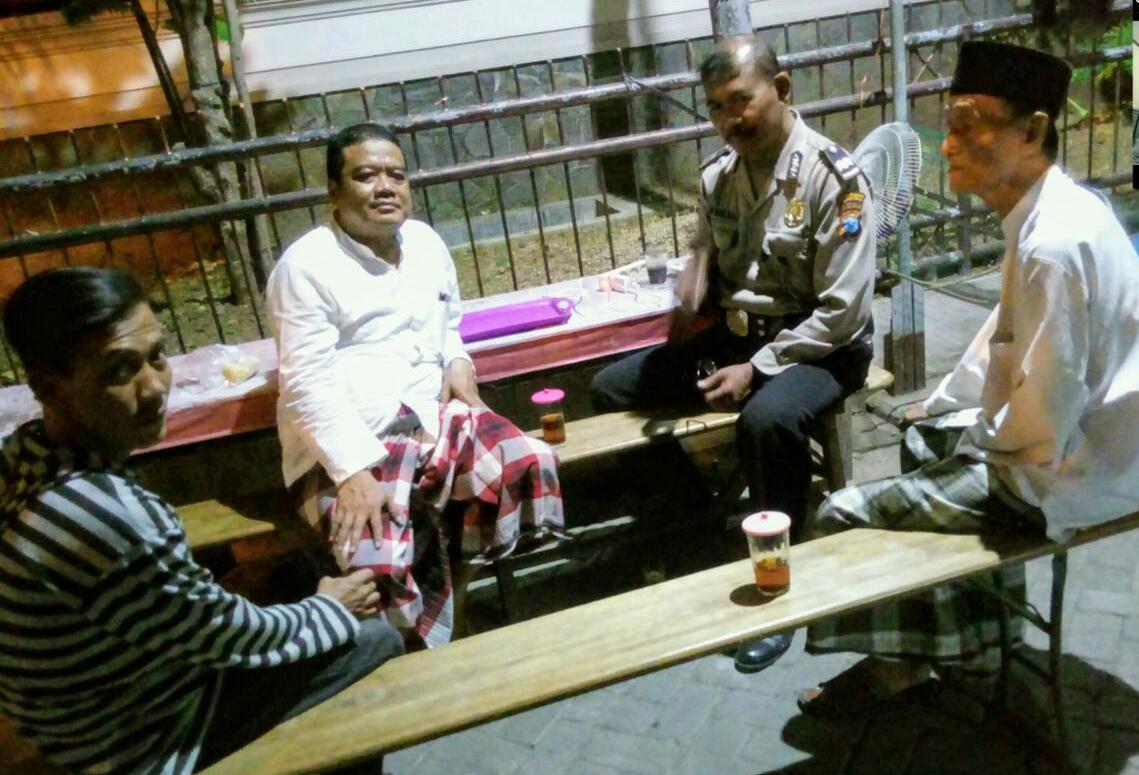 Babinkamtibmas Perak Timur Sampaikan Waspada 3C & Tips Aman Berkendara di Musim Hujan