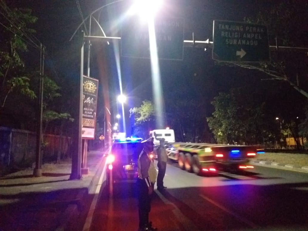 Polsek Asemrowo Lakukan Patroli Mobile Antisipasi Kriminalitas Jalanan & Ciptakan Rasa Aman