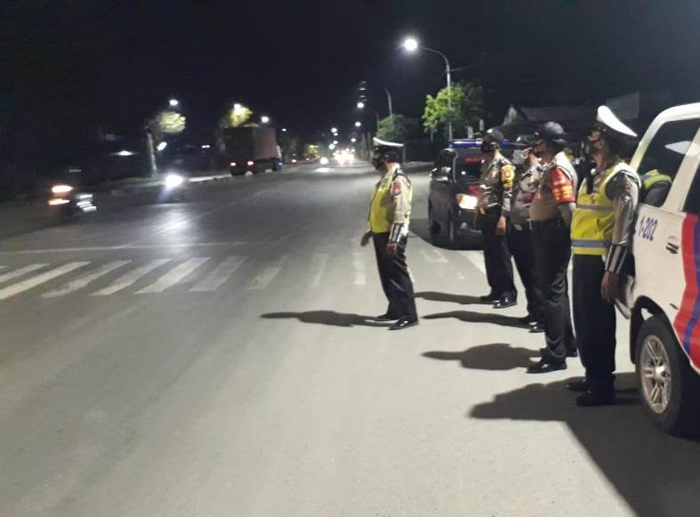 Polsek Asemrowo Ciptakan Rasa Aman Lewat Patroli Mobile di Malam Hari