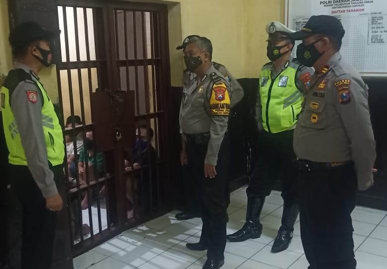Antisipasi Tahanan Sakit, Polsek Pabean Cantikan Lakukan Pengecekan Setiap Hari