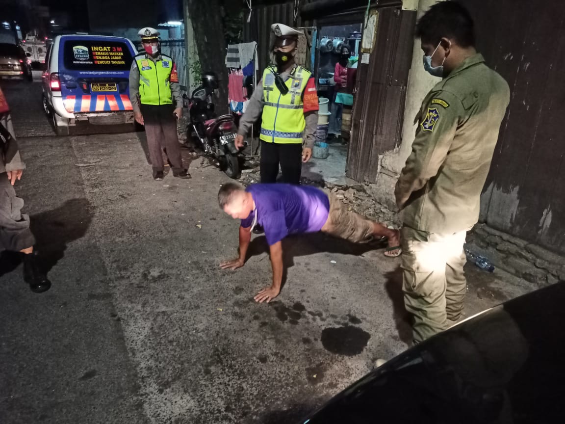 Polsek Pabean Cantikan Gelar Operasi Penertiban Masker Mobile Bareng Satpol PP di Jalan Karet