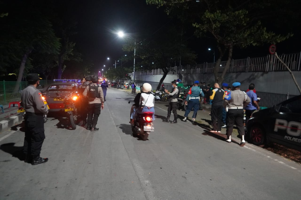 Kabag Ops Polres Tanjung Perak Pimpin Patroli Skala Besar, Antisipasi Kerawanan & Pelanggaran Prokes