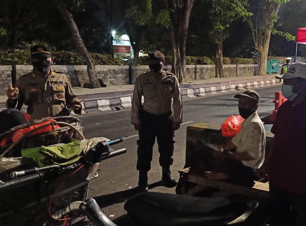 Polres Tanjung Perak Gelar Patroli Skala Besar Pantau Keamanan Wilayah Diikuti Operasi Jam Malam