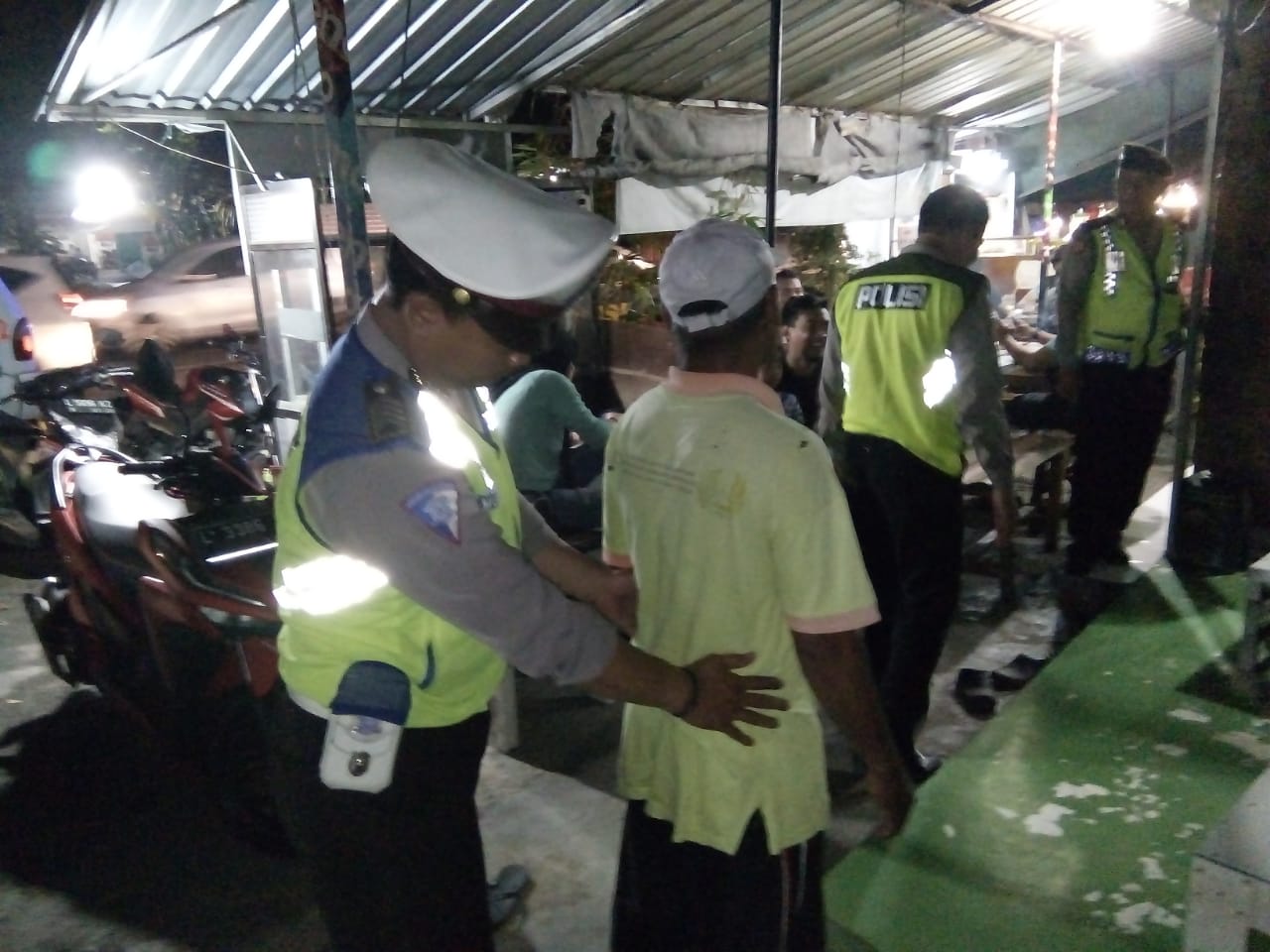 Polsek Pabean Cantikan Razia Warung Giras, Tekan Kriminalitas & Peredaran Narkoba